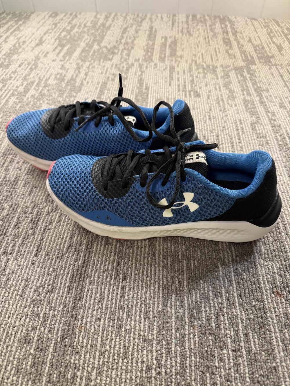 Under Armour Charged Running Shoes Womens Size 8.5 Blue Black Mesh 3024889-400